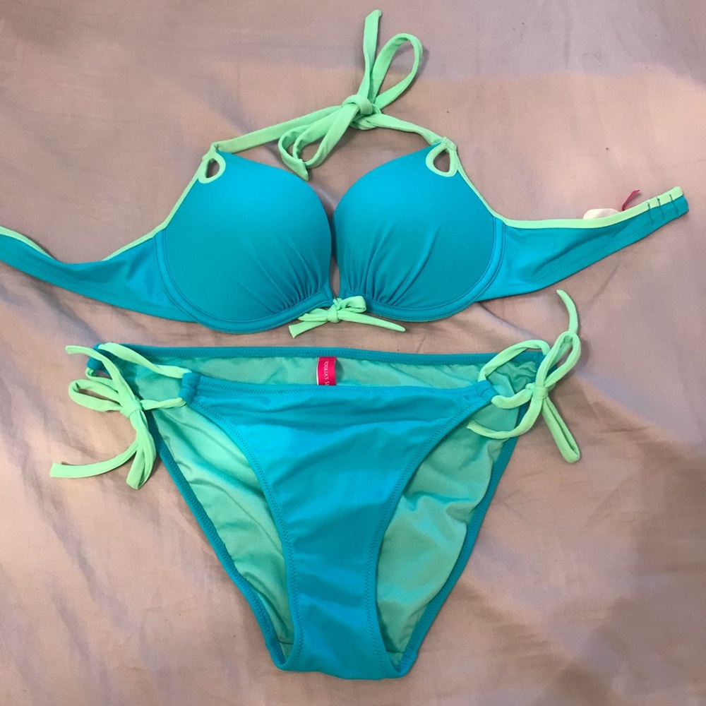 Turquoise Victoria’s Secret push-up bikini ! :)